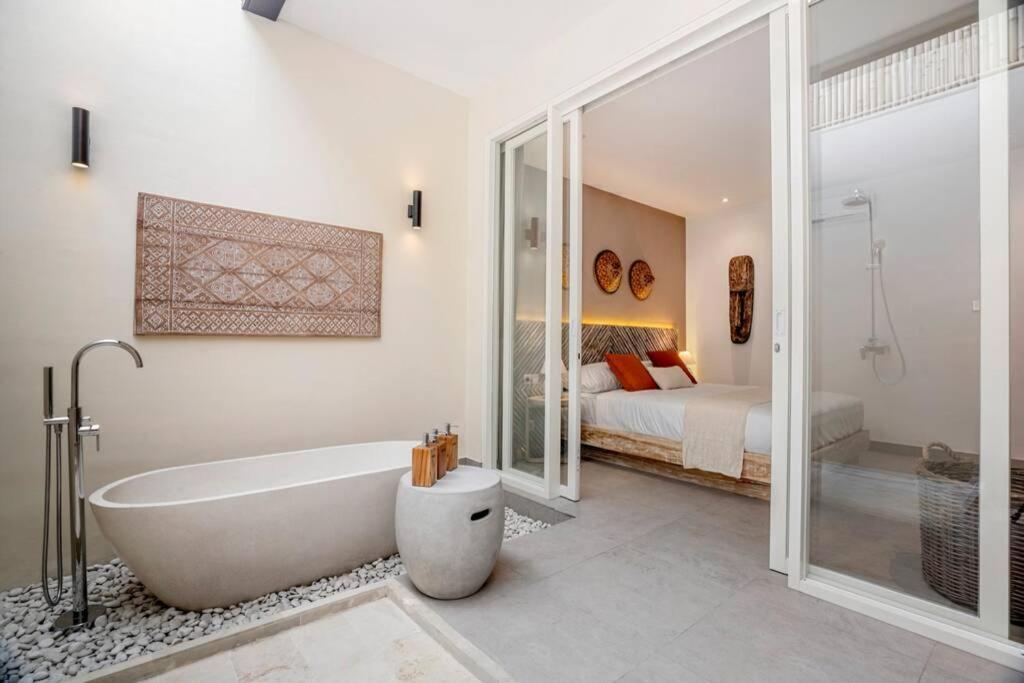 Villa White Lotus By Balisuperhost Убуд Екстер'єр фото